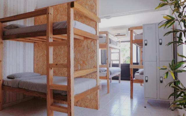 Bura Surfhouse - Hostel
