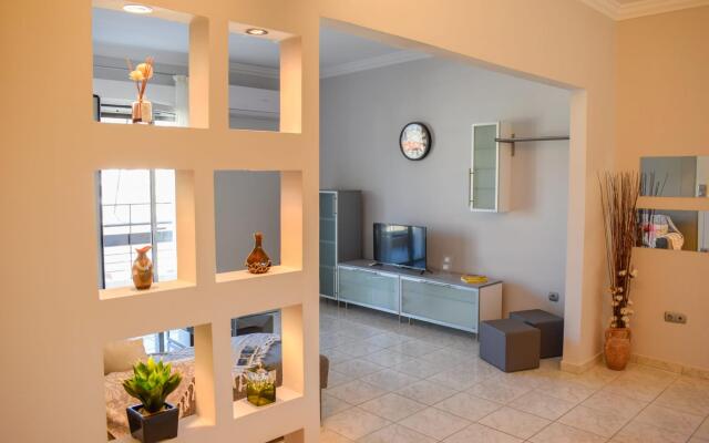 Cozy Flat on the Main Square 10min to the sea