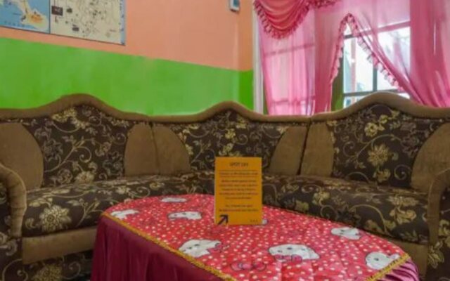 Hotel O Gandrung Payungan Family InnNearStasiun Banyuwangi Kota