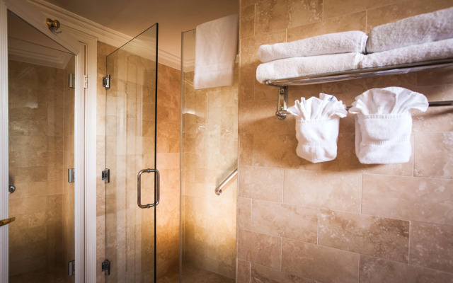 Best Western Plus Sunset Plaza Hotel