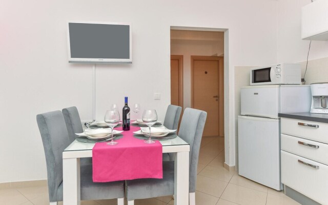 Awesome Apartment in Makarska With Wifi and 2 Bedrooms