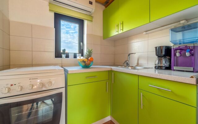 Beautiful Apartment in Vir With Wifi