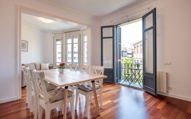 Stunning 4BR Apart in Sagrada Familia