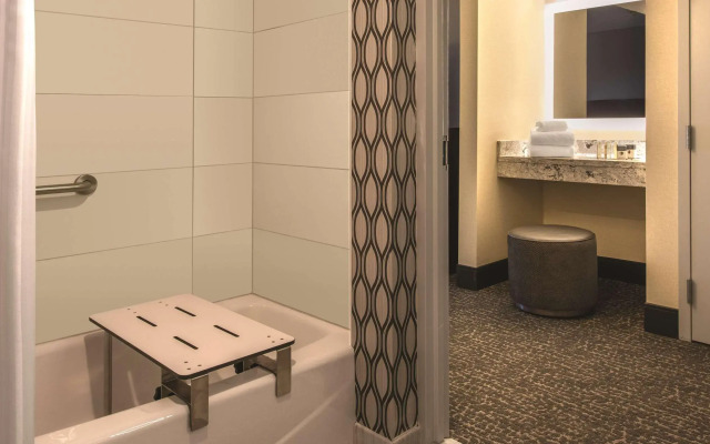 DoubleTree by Hilton Chicago Schaumburg