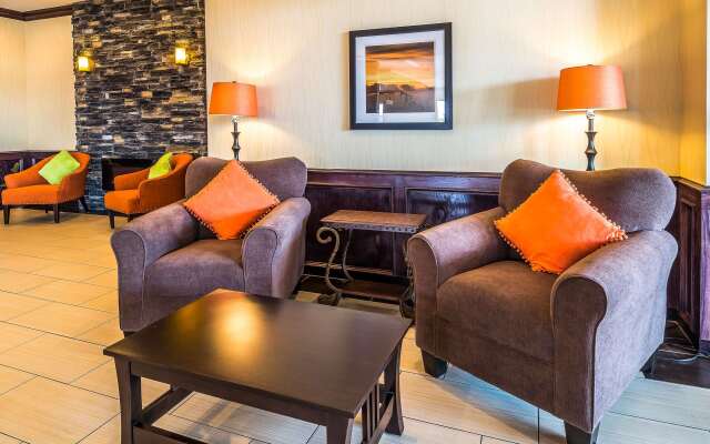 Comfort Inn & Suites Moore - Oklahoma City