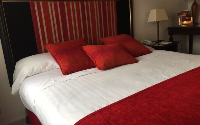 Ad Hoc Monumental Hotel
