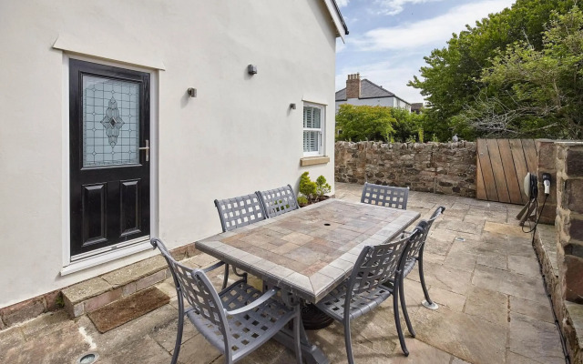 Host Stay Doray House