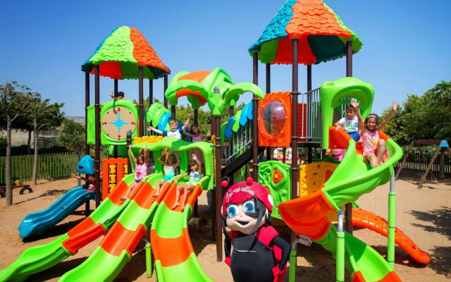Serenusa Resort