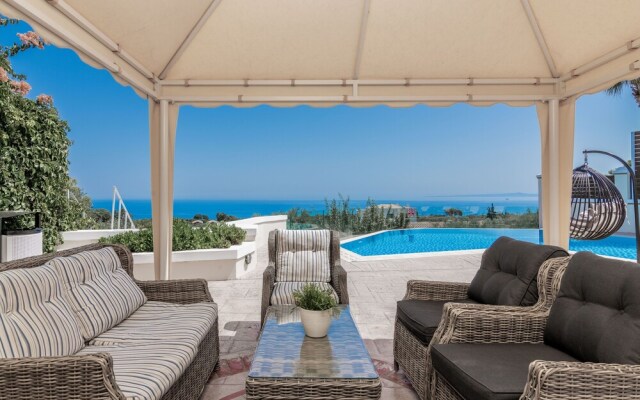 "frido Luxury Villa - 600 Sqm"