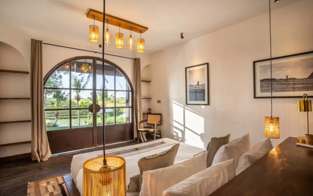 Stunning Villas Complex, 12 BR, Canggu With Staff