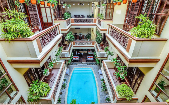 Nhi Nhi Hotel