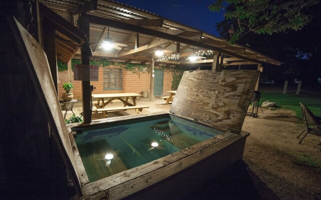 Geronimo Creek Retreat Glamping Cabin #2 - Campsite