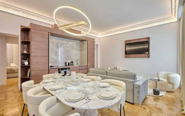 Luxurious Matignon/saint Honore Apartment