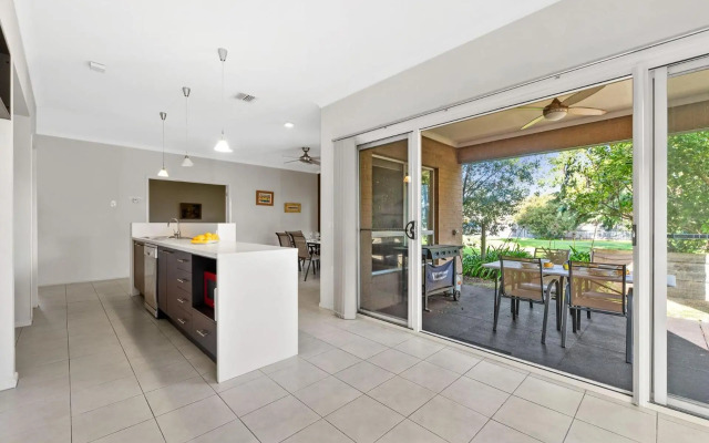 Modern Beachside 5 Bedrooms