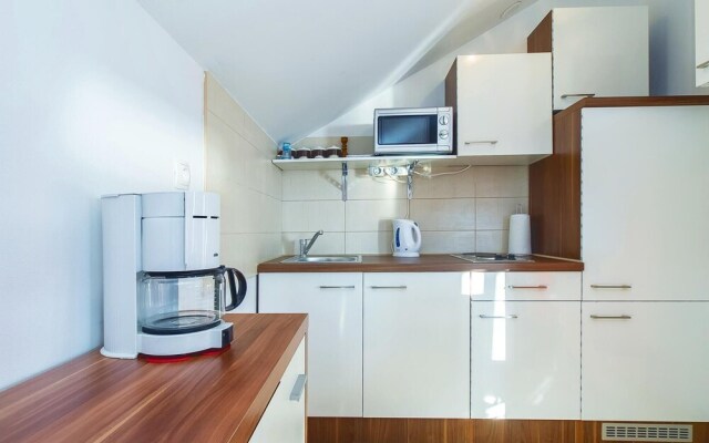 Nice Home in Podstrana With Wifi and 2 Bedrooms