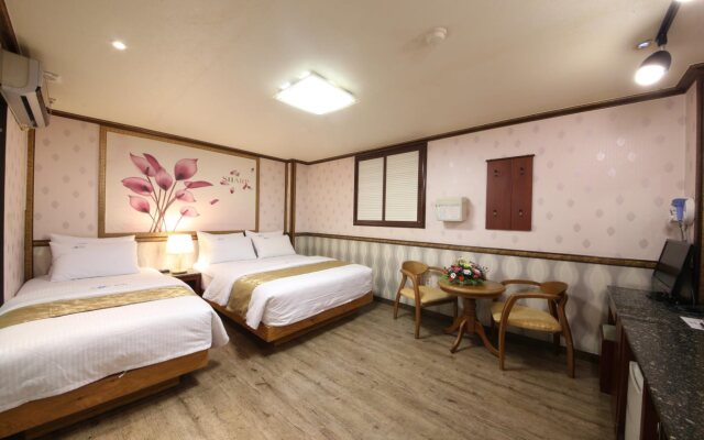 Sharp Hotel