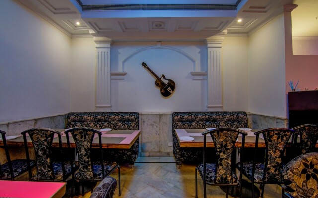 OYO 14670 Saaket Residency