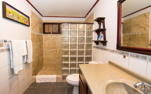 2-bedroom Beachfront Condo With Pool