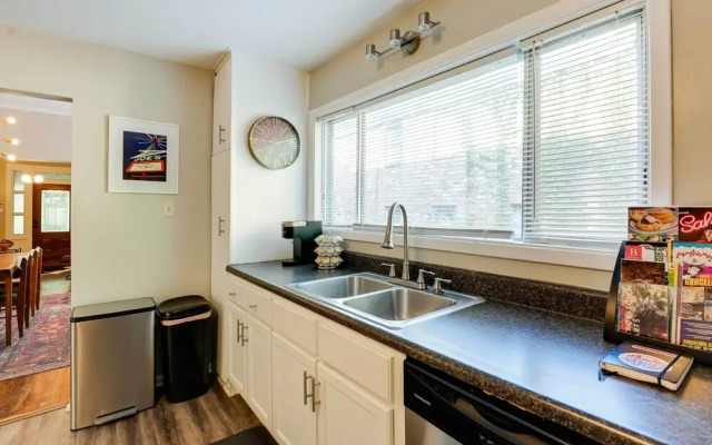 Family-friendly Memphis Hideaway w/ Patio & Grill!