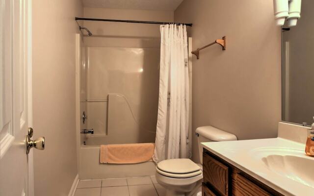 Creekfront Cabin Near Chattanooga w/ Hot Tub!