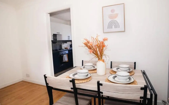 Lovely 2bedroom Home in Haydock With Free Parking