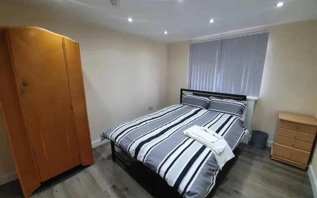 Lovely 5-bed House in Essex