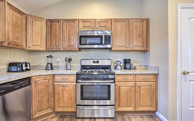 Ideally Located Glen Cove Apartment!