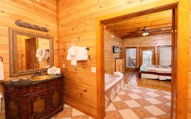 Mountain Movie Inn - Six Bedroom Cabin