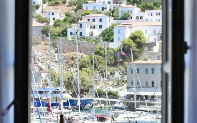 On The Port Mansion Studio 2 Hydra