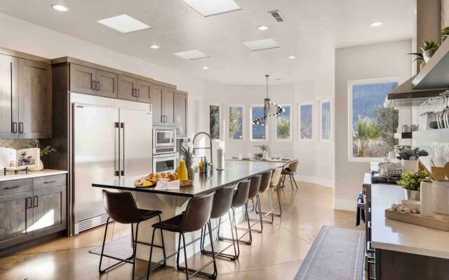 Mollie's Landing 7 Bedroom Home