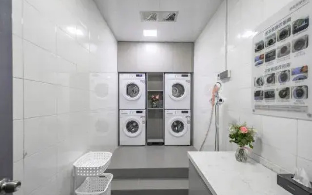 Homeinn Selected Hotel (Shanghai Luheng Road Subway Station)