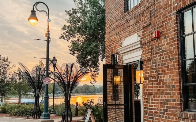 Hatchery Riverside Hotel & Event Venue