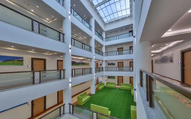 Golden Tulip Kashmir