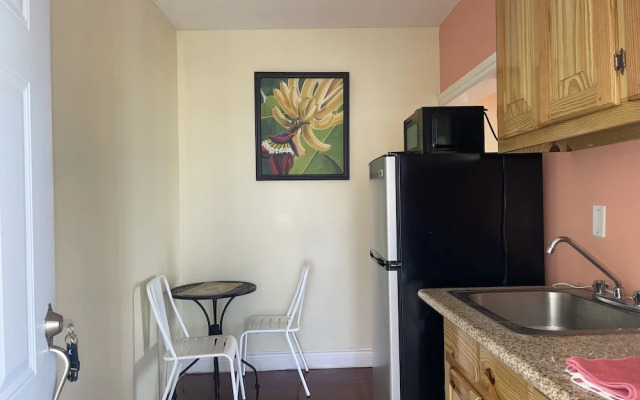 Skyline Suites, Queen, Ocean Views 1 Bedroom Condo by RedAwning