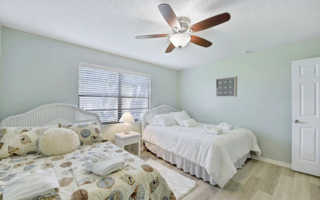 Seaside Villas 18 by Vtrips