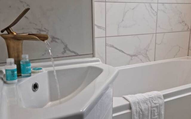 Remarkable 3-bed Apartment in London