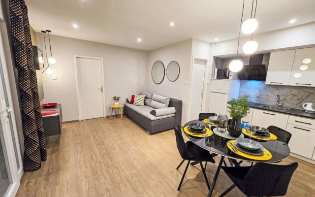 Charming Apartments Tome With Pool