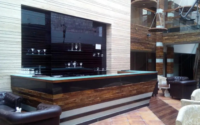 Woodcreek Resort And Spa