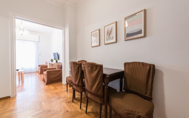 Elegant Koukaki Apartment  by Cloudkeys