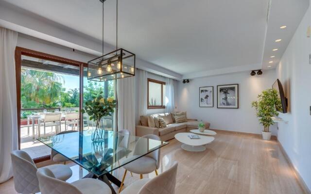 300 SQM Penthouse · Private Swimming pool · BBQ · WiFi