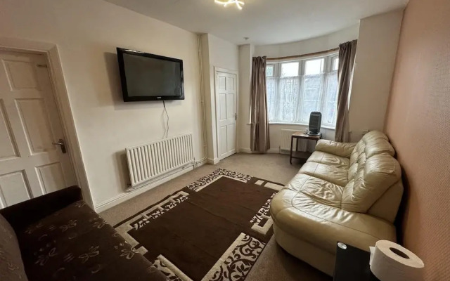 Charming Stoke House With 2 Nice Bedrooms