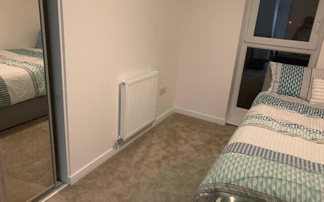 2 bedroom flat in the west end with lovely hosts