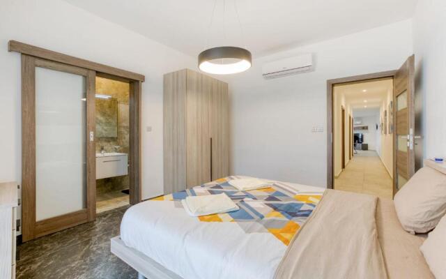 Stunning Apartment with pool-Hosted by Sweetstay