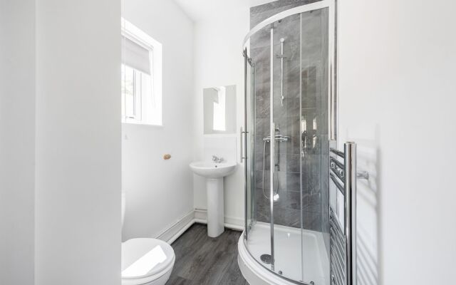 Beautiful Apartment in Central Neighbourhood