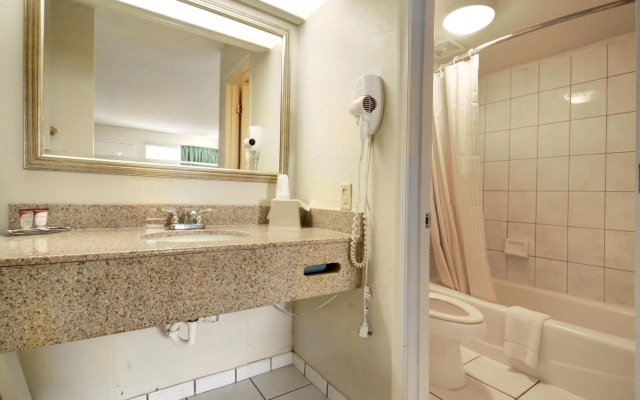 Key West Inn - Newport News