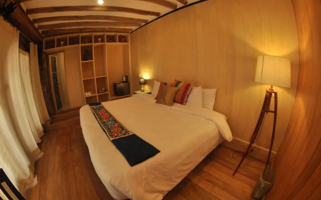 Nao Victoria Hostel
