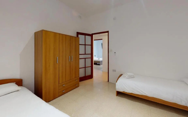 St Julians - Balluta Bay large 3 bedroom apartment