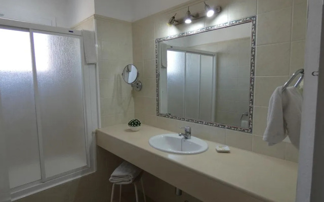 Hostal Port Fornells - Adults Only