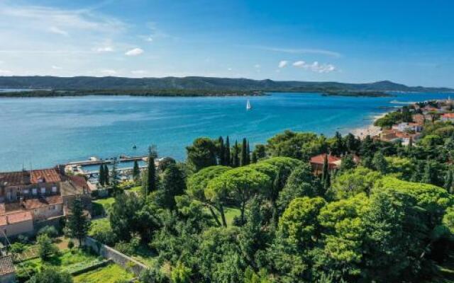 Apartment and Rooms Santini