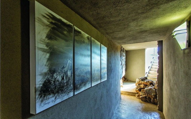 Tuningi Safari Lodge